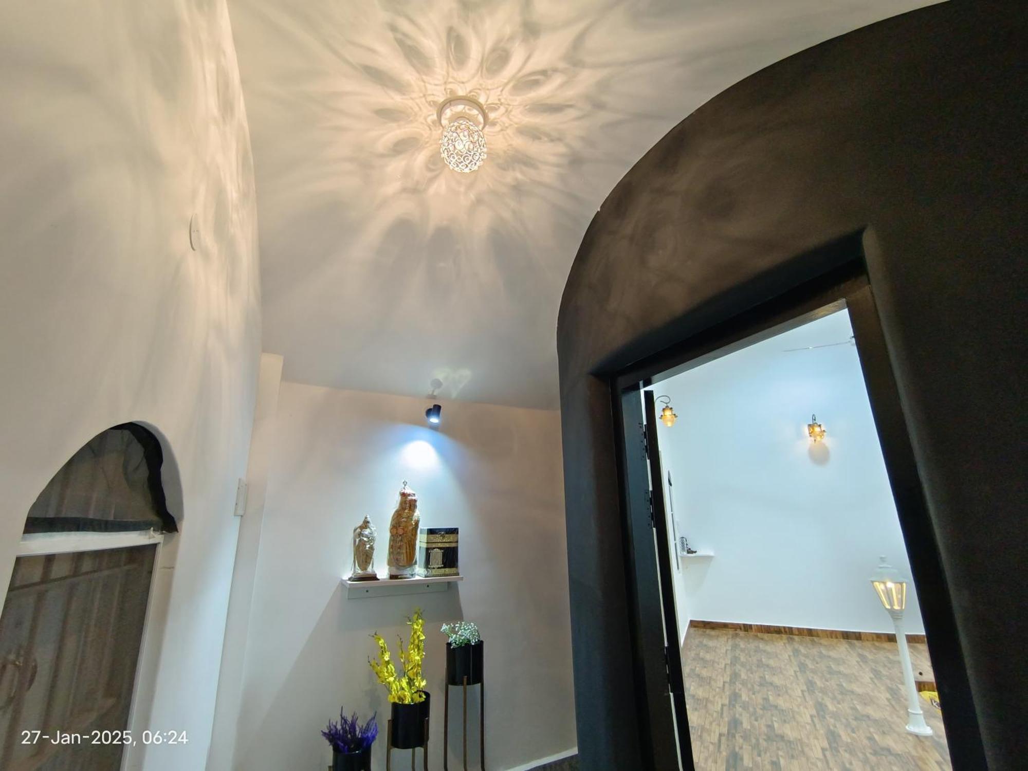 Caveman Guest House 蓬蒂切里 外观 照片